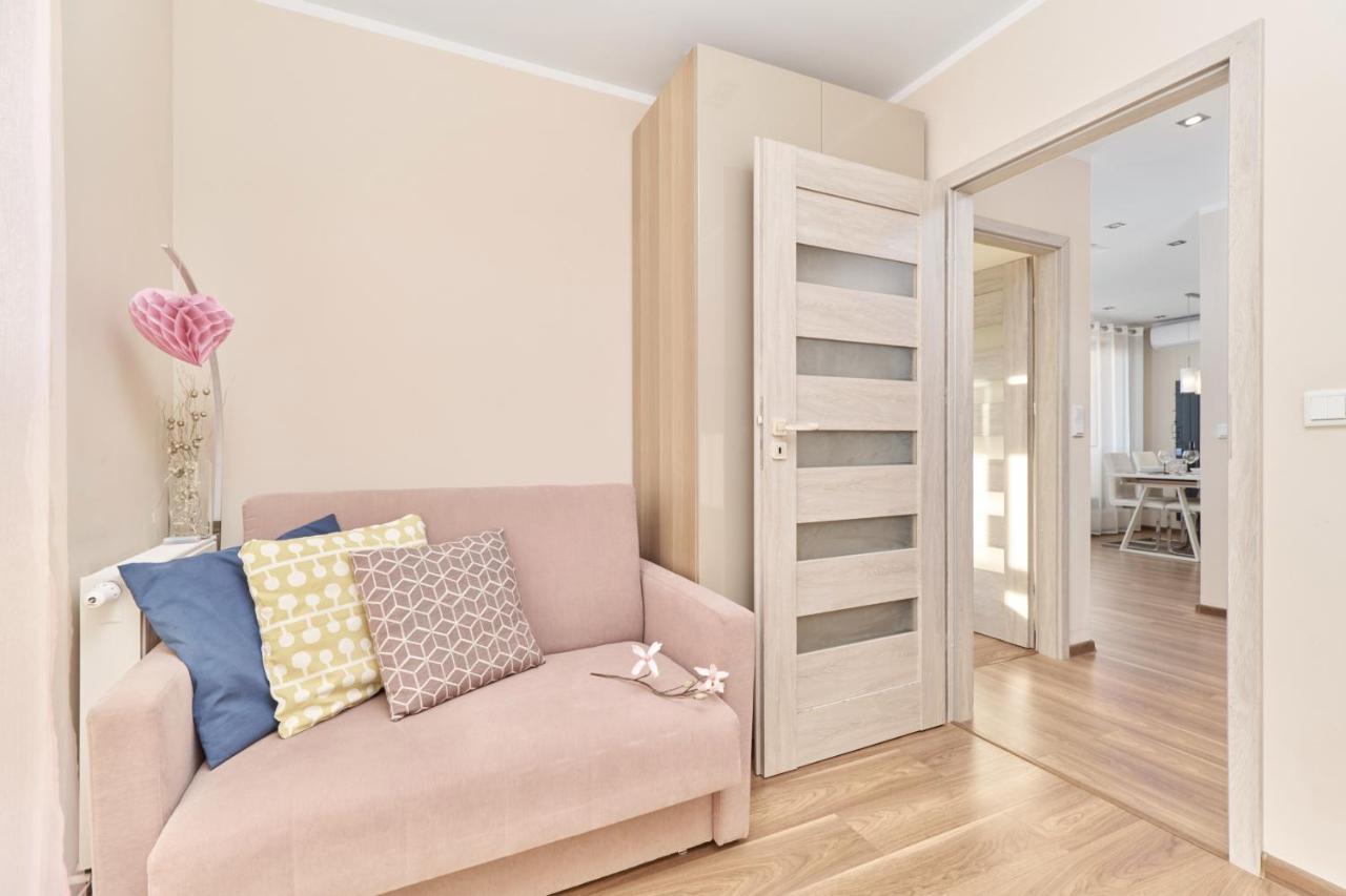 Apartment Krakowska With Balcony And Free Garage By Renters *