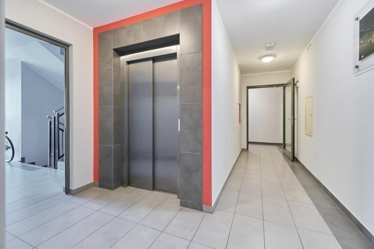 Krakowska With Balcony And Free Garage By Renters Wroclaw