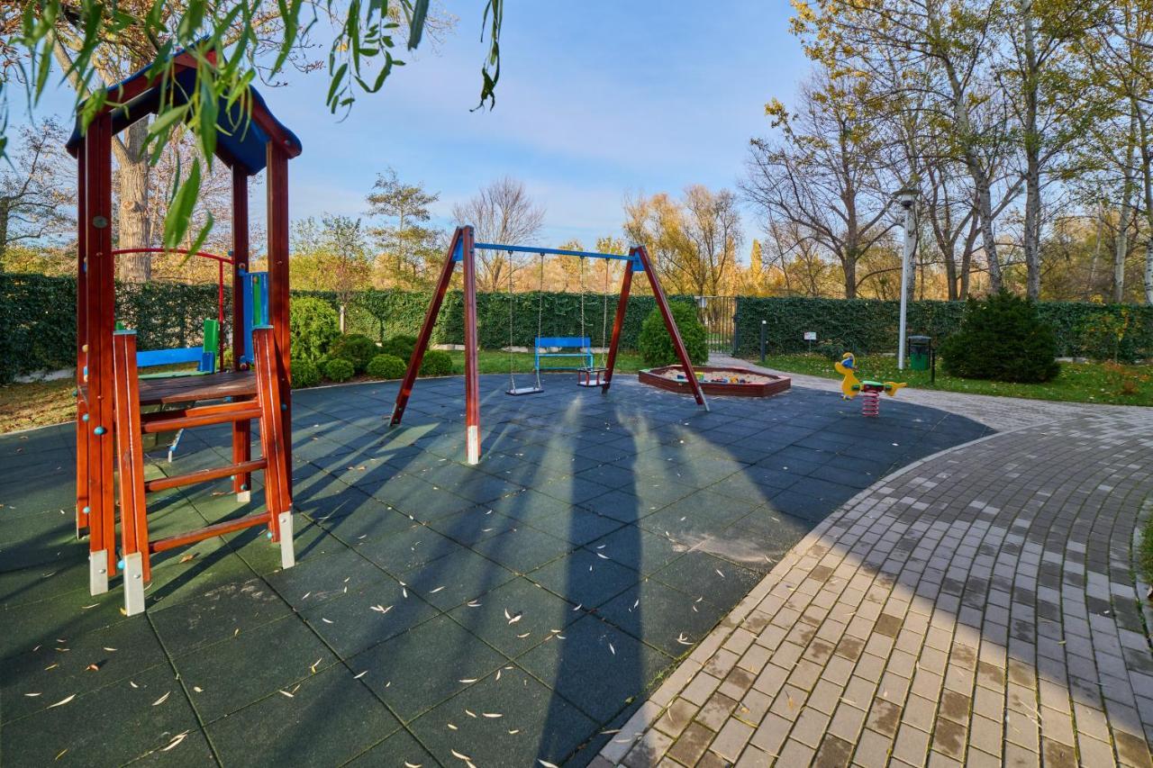 Krakowska With Balcony And Free Garage By Renters Apartment *