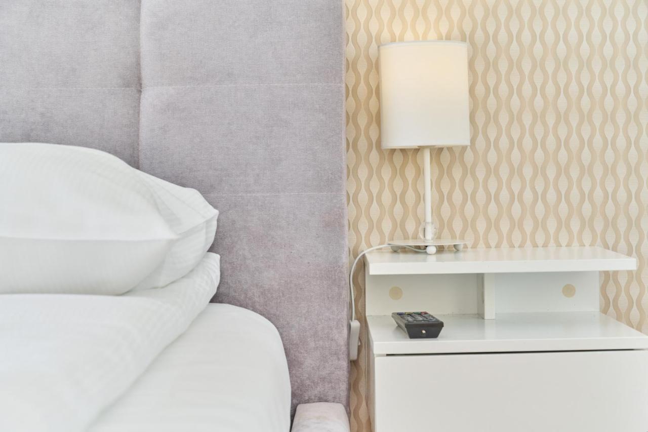 Krakowska With Balcony And Free Garage By Renters * Wroclaw